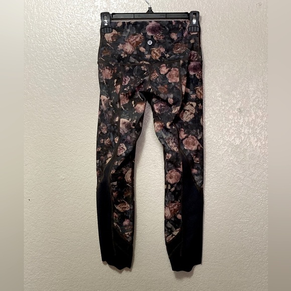Lululemon Wunder Under Crop Luxtreme Frosted Rose Scalloped Leggings! - Picture 4 of 5